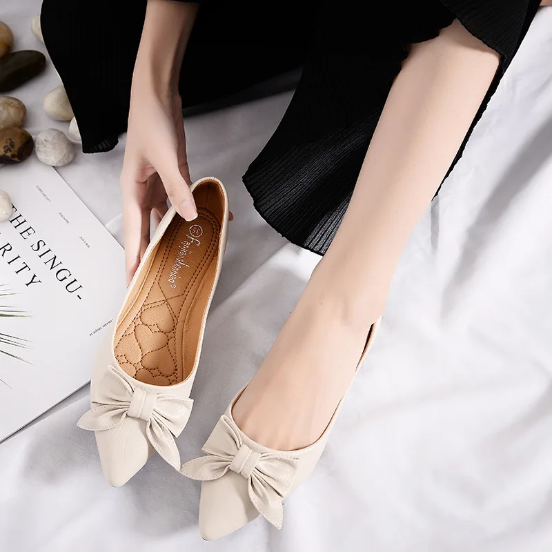 

2019 summer new style simple and simple solid color pointed casual shoes women comfortable wild bow decorative flat shoes.
