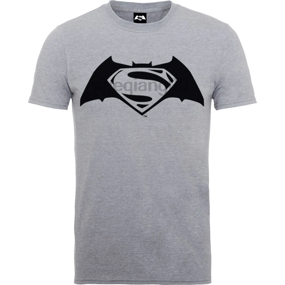 Бэтмен против Супермена футболка с логотипом