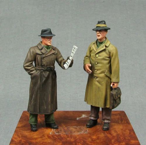 1/35 Scale Unpainted Resin Figure WWII Europe civilians