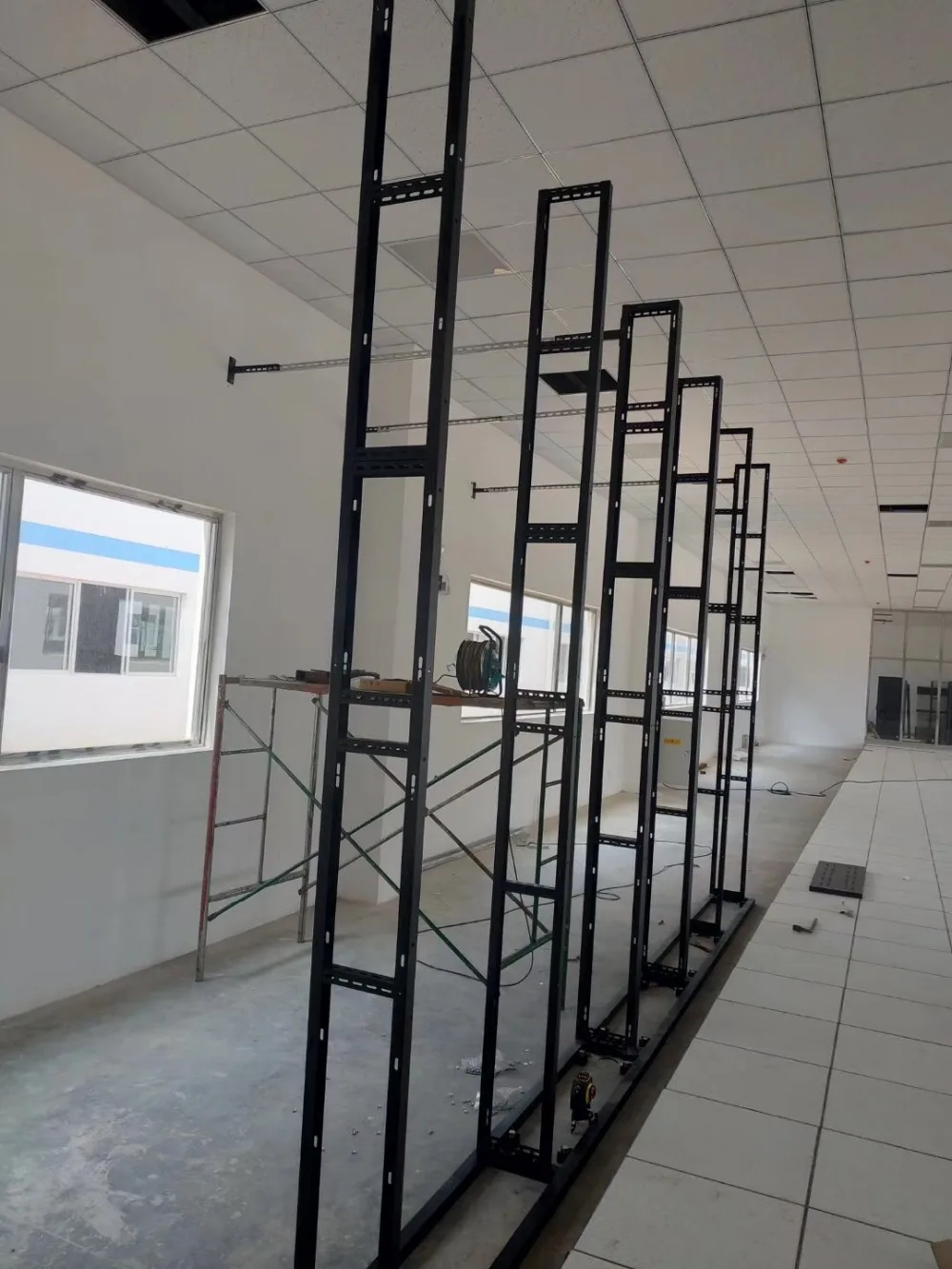 Подставка для монитора под заказ стенка видеокамеры стальная конструкция стойка