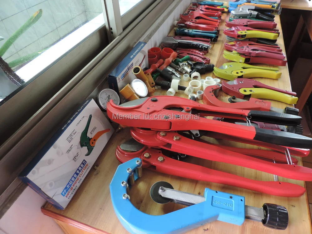 Good quality hot sale new type manual 42mm pvc tube scissors or ppr pipe scissors for plumber tools in China