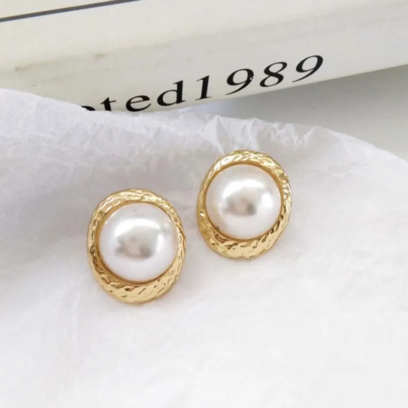 

Chic Korean Style Half Ball Pearl Big Stud Earrings for Women Vintage Gold Runway Pearl Wedding Earrings Fashion Jewelry