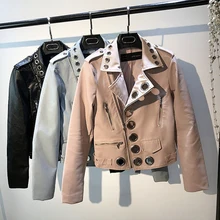 В Весна и осень из PU искусственной кожи женские короткие тонкие кожаные блестящие кожаные байкерские Куртки Новинка звезды заклепки кожи набор прилива