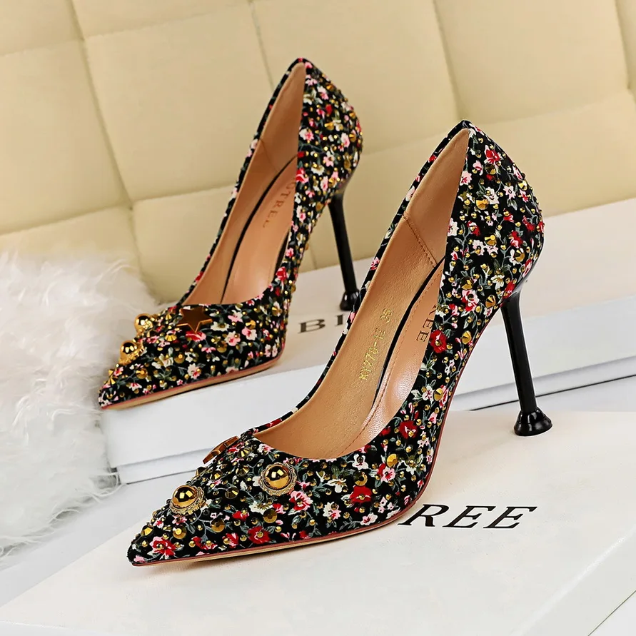 

Woman rivet Pumps flower High Heels shoes mixed color Pointed Toe Sandals hollow slip on slides luxury designer sandalias mujer