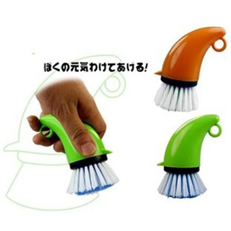 Nonstick pan to facilitate cleaning brush can be hung hand brush