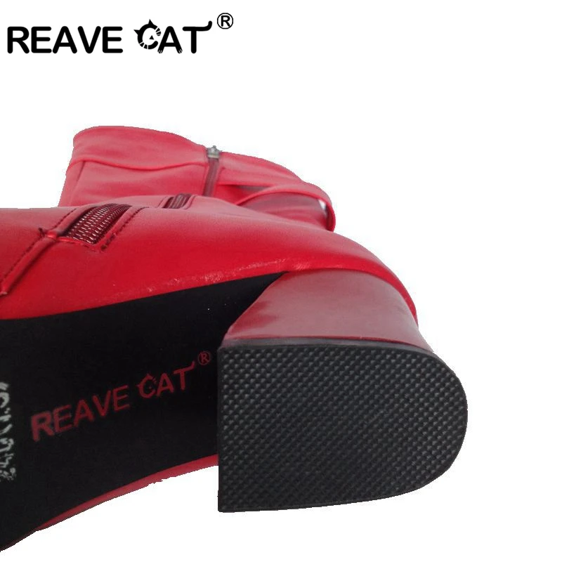 REAVE CAT/большой размер 30-52, новая осенне-зимняя обувь дамские сапоги до колена модные женские сапоги на толстом каблуке, на молнии, с пряжкой, крутые вечерние, пикантные