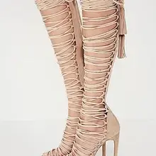 Прямая ; г.; Летние пикантные женские сапоги-гладиаторы бежевого и черного цвета; высокие сапоги до колена на шнуровке с молнией сзади; большие размеры 42