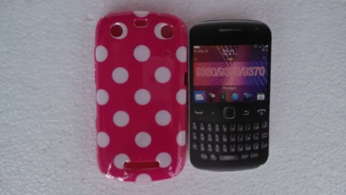 Blackberry 9350 9360 9370 Polka Dots (3)