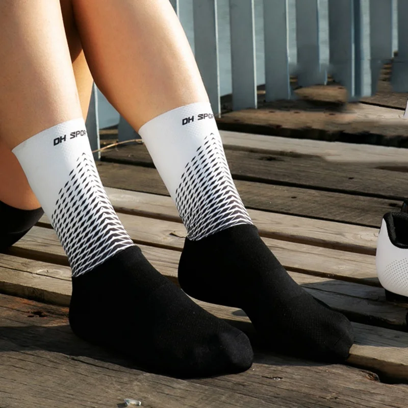 

Men Women Anti Slip Cycling Socks Breathable Professional Bike Socks Compression Bicycle Outdoor Running Sport Socks