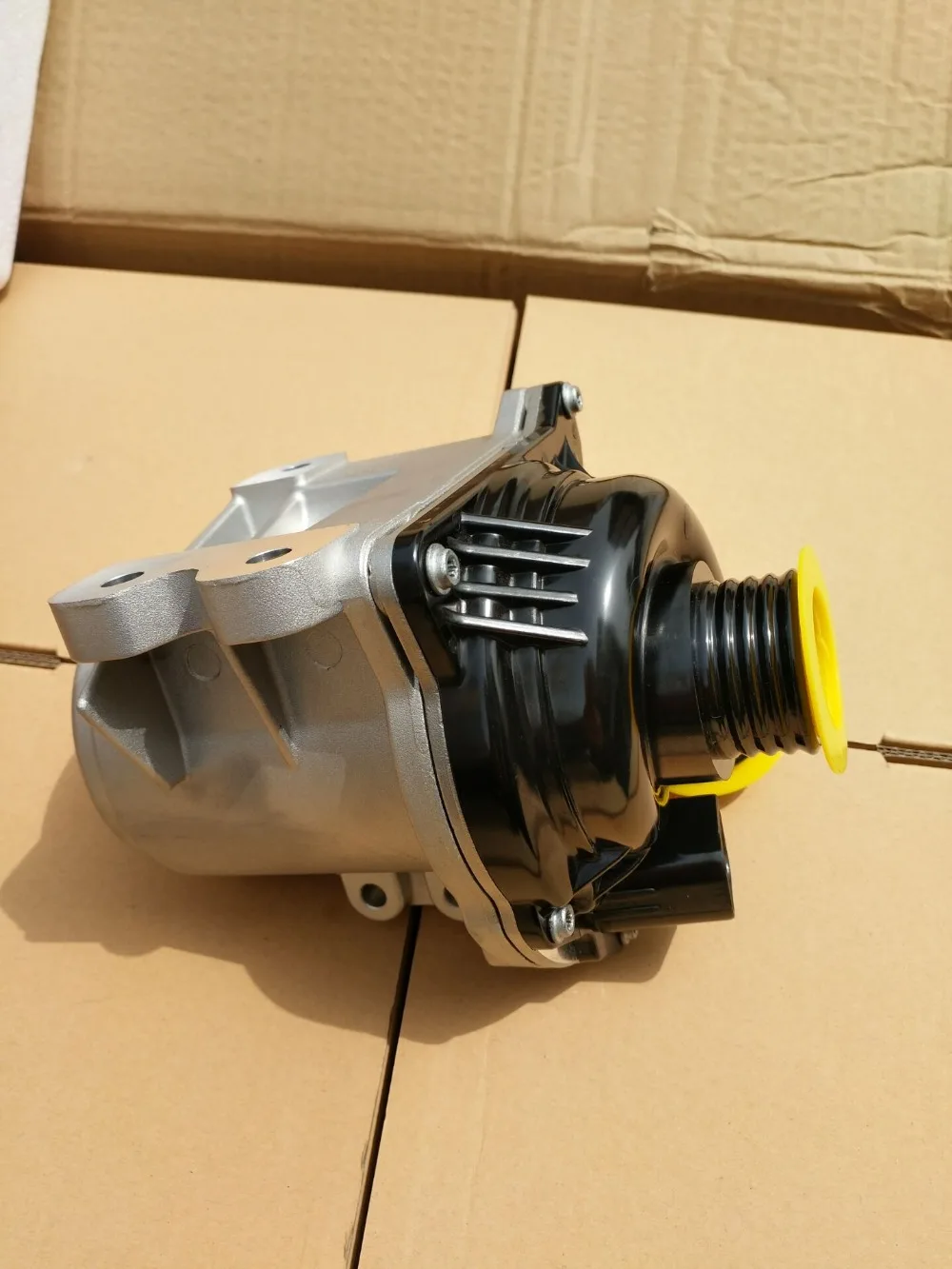 

Engine Electric Water Pump For BMW E60 E61 E71 E82 E90 E82 F01 F02 F10