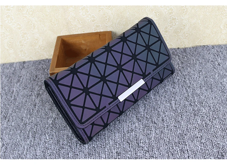 ZYJ Luminous Women Geometry Quilted Plaid Long Wallets 3 Folds Laser Dazzle Colour Girls Zipper Sequins Clutch Wallet Purse Bag (17)