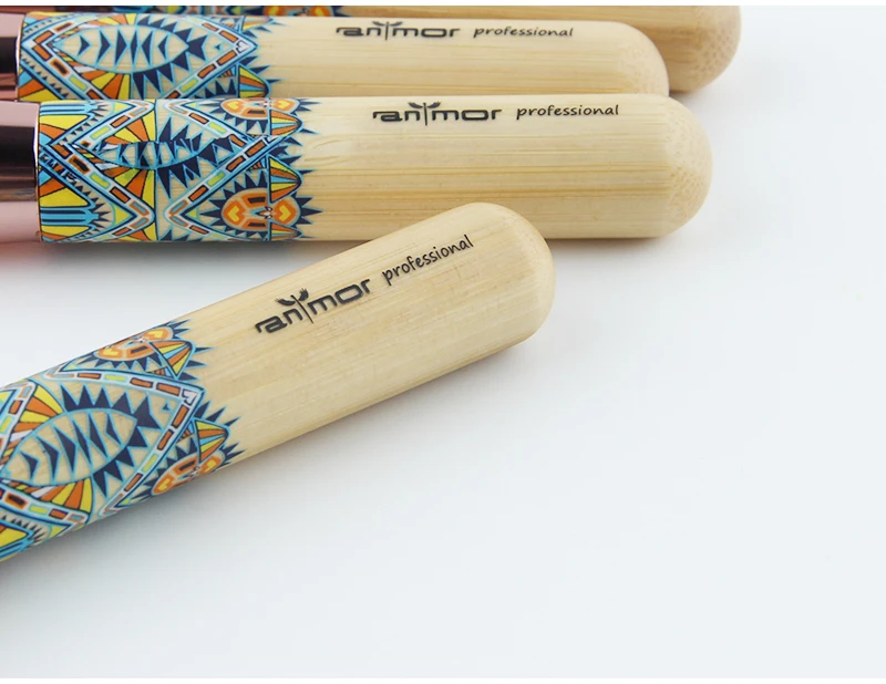 Makeup brushes (8)
