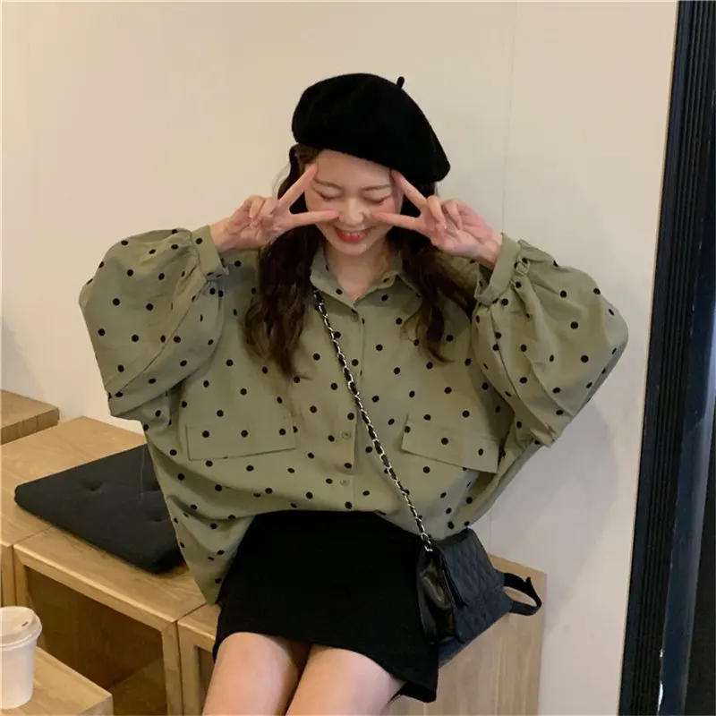 الغريبة كيتي الربيع منقطة جديد نمط بدوره إلى أسفل طوق لينة شحن قمم شحن الأساسية قمصان الحلو عارضة الإناث قمصان أنيقة