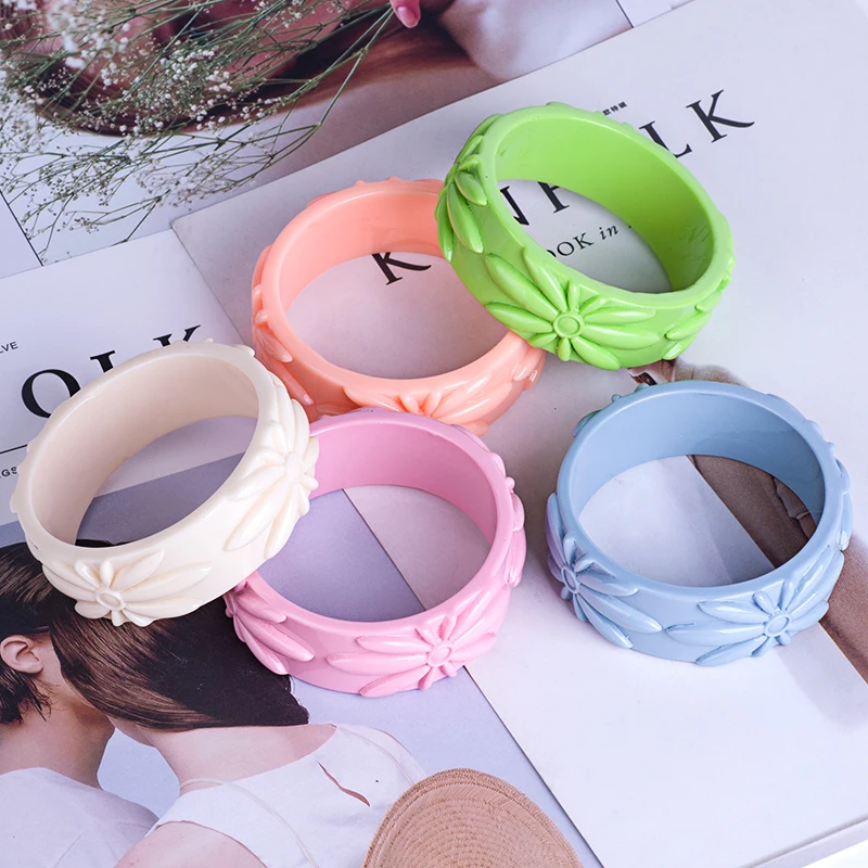 Trendy Resin Cuff Engraved Sun Flowers Fashion Bracelets Bangles for Women Acrylic Wide Bracelet Female Simple Charm New Jewelry (3)