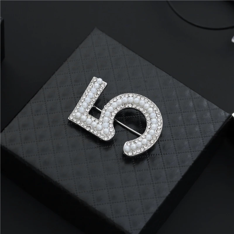 Спринтом Цифры 5 жемчужный стиль известного Элитный бренд дизайнерская брошь