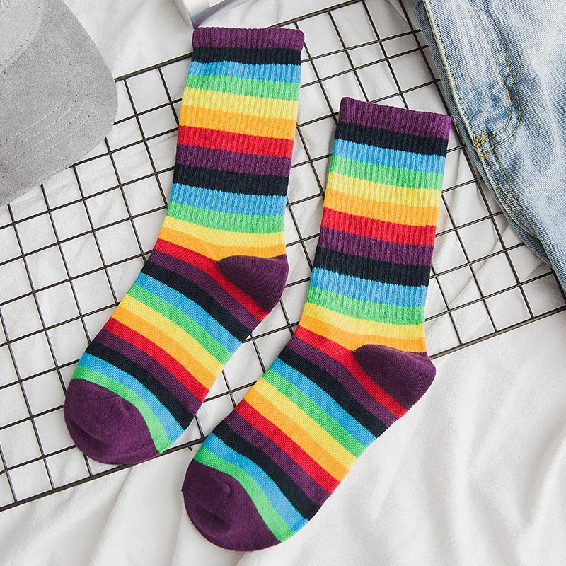 Новинка; женские носки; 1 пара; длинные хлопковые носки в радужную полоску с принтом; Новинка; Модные женские осенние носки - Цвет: Фиолетовый