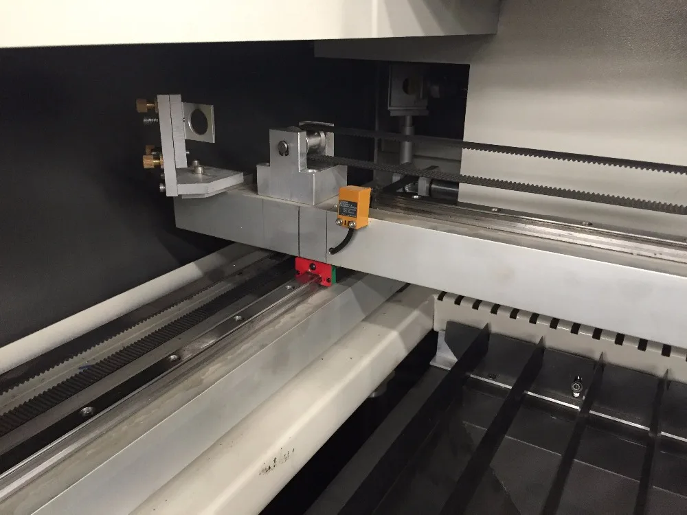 Acrylic laser cutting machine (4)