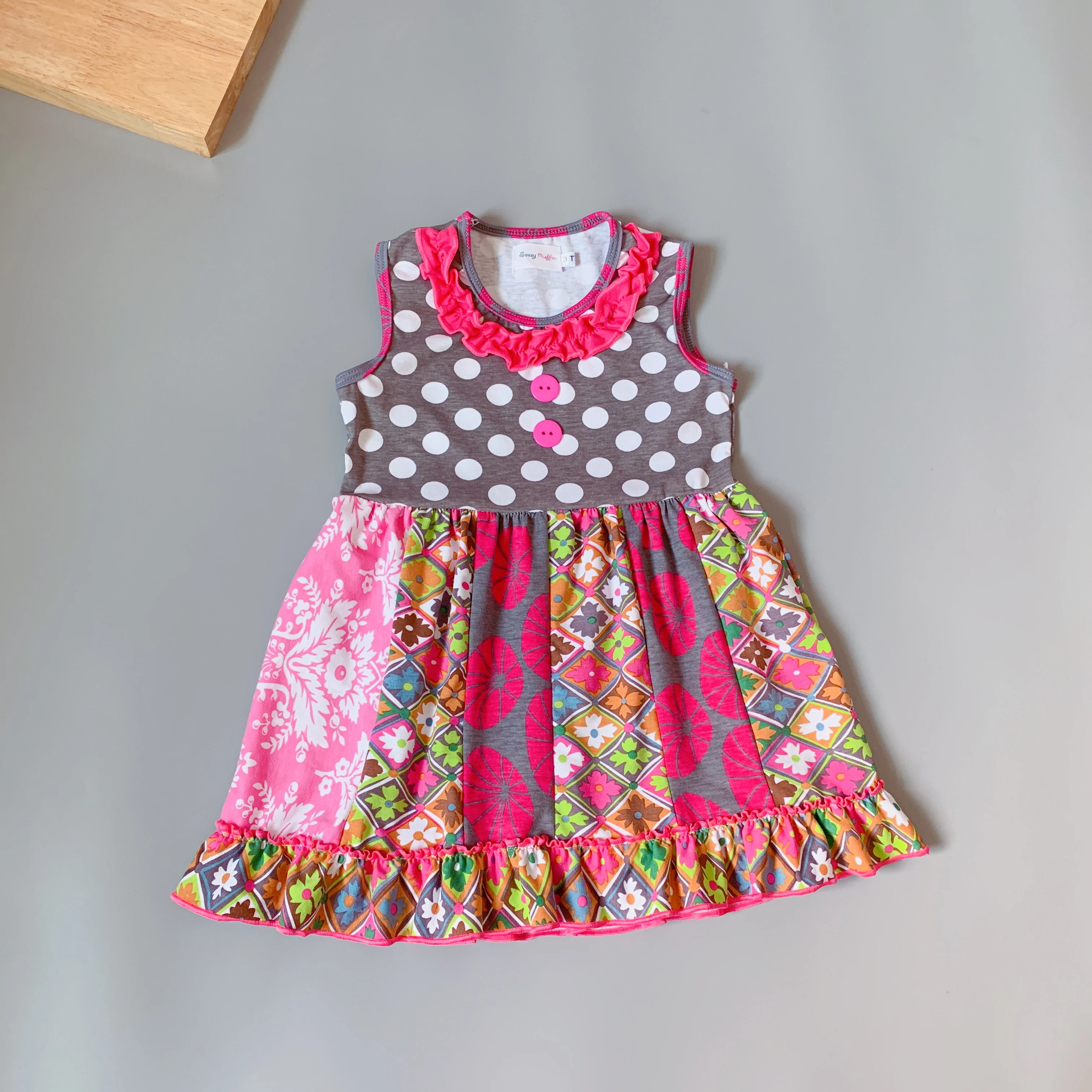 Летние топы в белый горошек серого цвета для маленьких девочек, милое платье с цветочным узором цветная майка, платья с розовой пуговицей