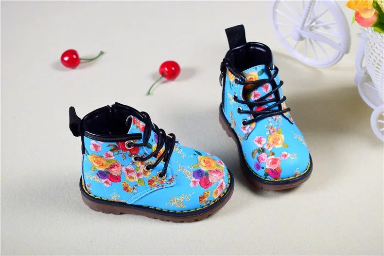 AOGT/ г. Новые осенние ботинки martin из искусственной кожи с розовым цветком для девочек модные брендовые удобные ботильоны для малышей милые детские ботинки для девочек