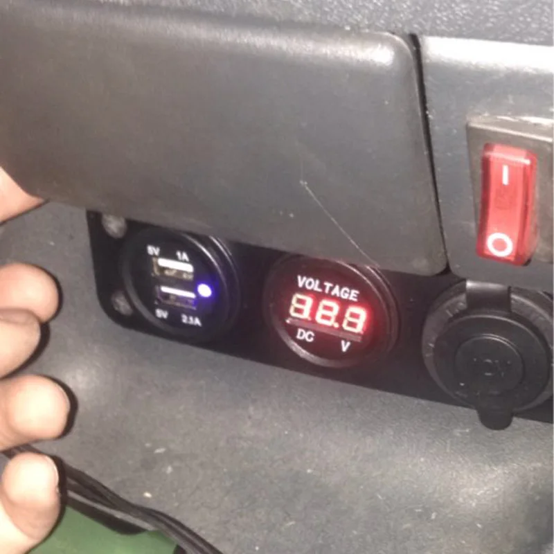 Автомобильное зарядное устройство с двумя USB разъемами для мотоциклов адаптер + 12