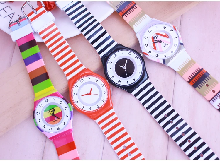 Летние дети студенты моды кварцевые в полоску цифровые часы ультра-тонкие мягкие водонепроницаемые спортивные мужские и женские наручные часы