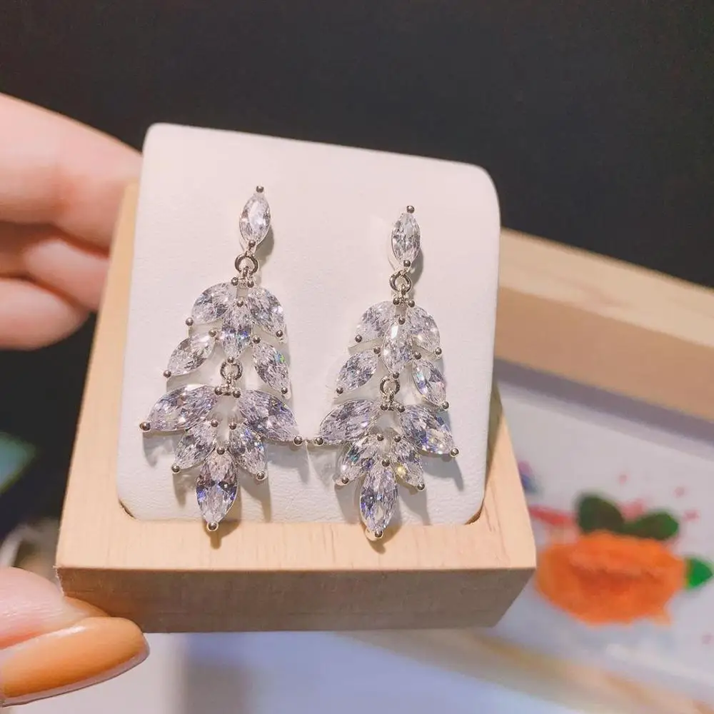 

HIBRIDE Beautiful Leaf Design Drop Earring White Color Summer Fashion Ear Jewelry Large AAA Zircon Lady Luxury Accessories E-654