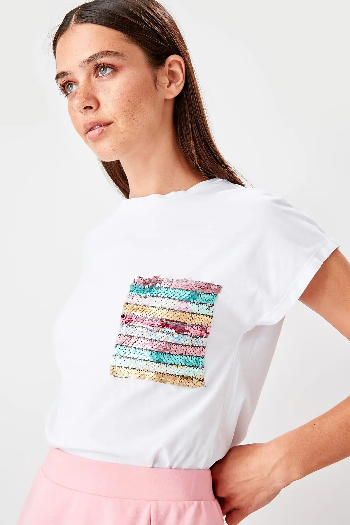 

Trendyol Women White Sequins T-Shirts Basic Cotton Oversize Knitted T-Shirts TWOAW20TS0003