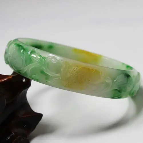 

2330 Beautiful Hand-carved Emerald Green Jadeite Jade Gems Bracelet Bangle