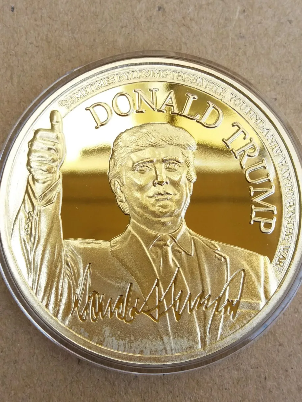 Medal отзывы. Позолоченная медаль. Медали позолота. Сувениры Трамп. Позолоченные медаль цена.