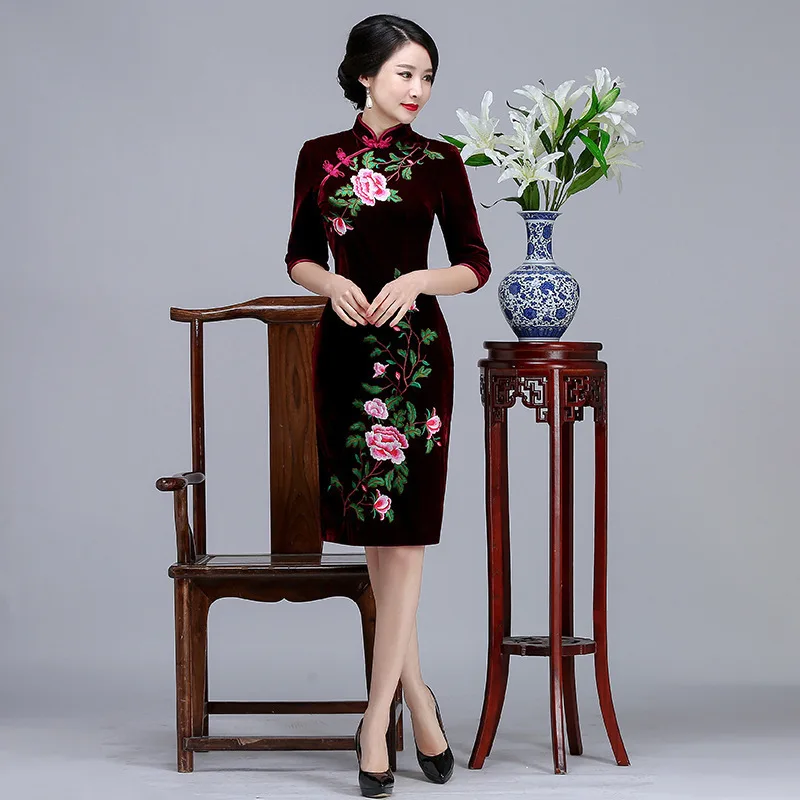 

New Mom Vintage Cheongsam Long Velvet Chinese Style Embroidery Dress Women Sexy Flowers Robe Chinoise Red Qi Pao Free Shipping