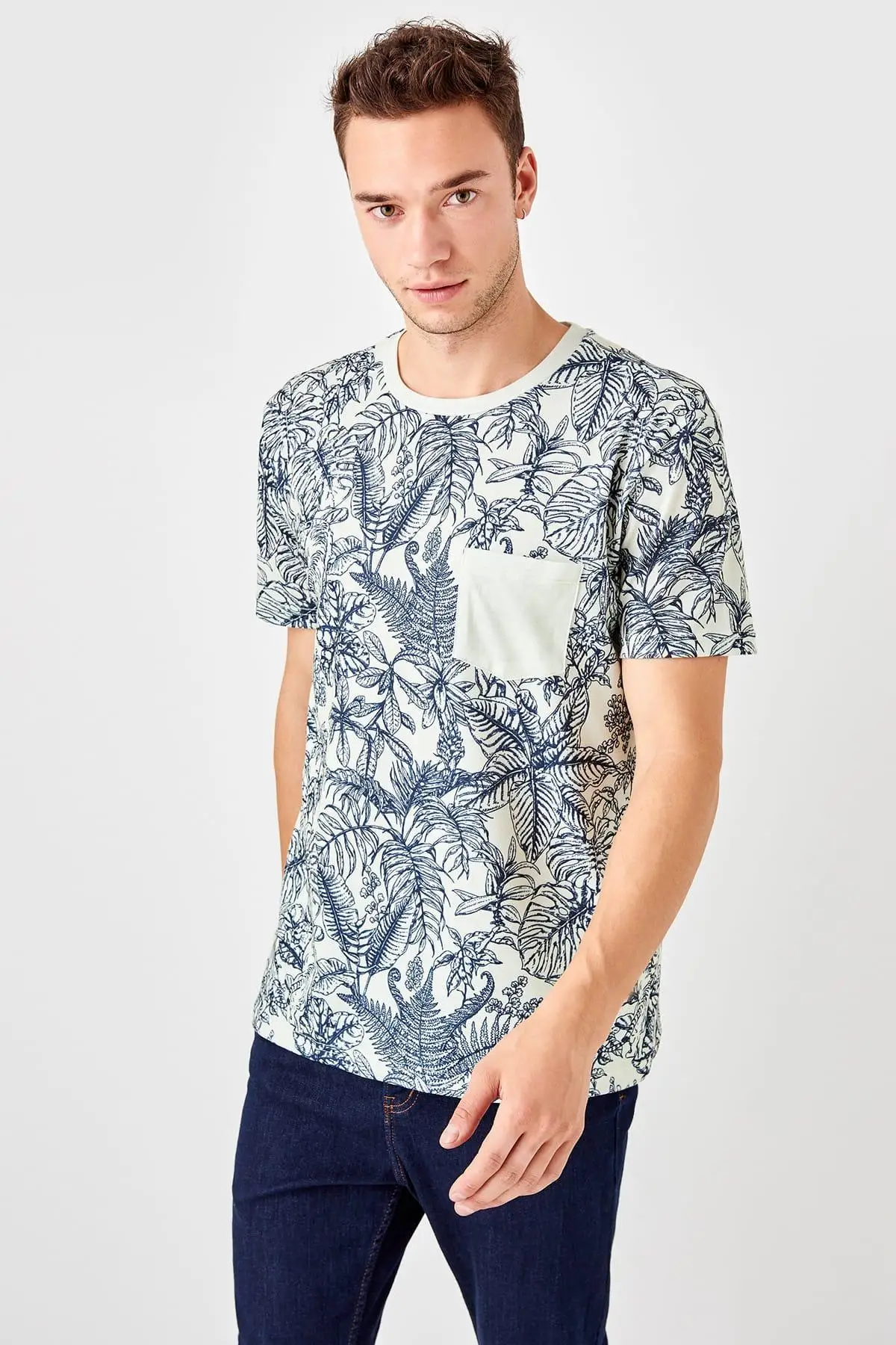 

Trendyol Green Men 'S Printed New T-shirt TMNSS19TS0565