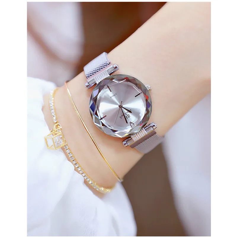 جديد الأزياء ساعة يد نسائية الراقية سلسلة ووتش مخصص العلامة التجارية الإناث الجدول المغناطيس حزام