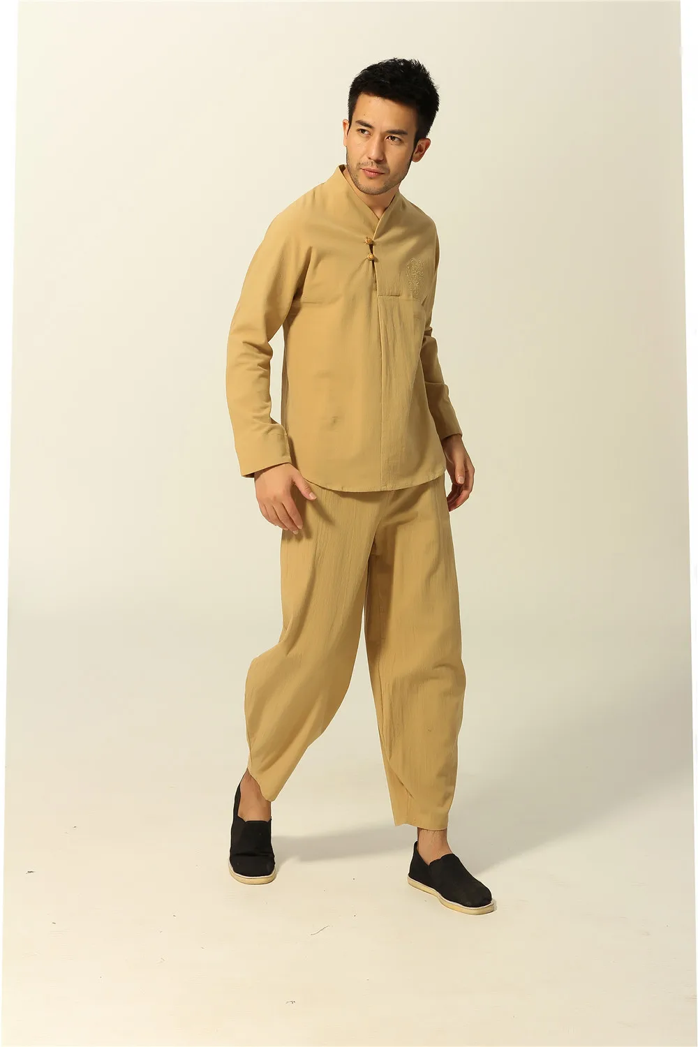 2018 Лидер продаж хлопок белье сплошной желтый Для мужчин китайский традиционный Тай-чи костюм с длинным рукавом v-образным вырезом ни узор