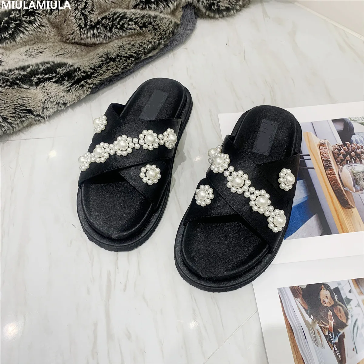 

MIULAMIULA Brand Designers 2019 Summer Luxury Crystal Pearl Flower Lady Leather Slipper Slip On Loafers Mules Flip Flops Black