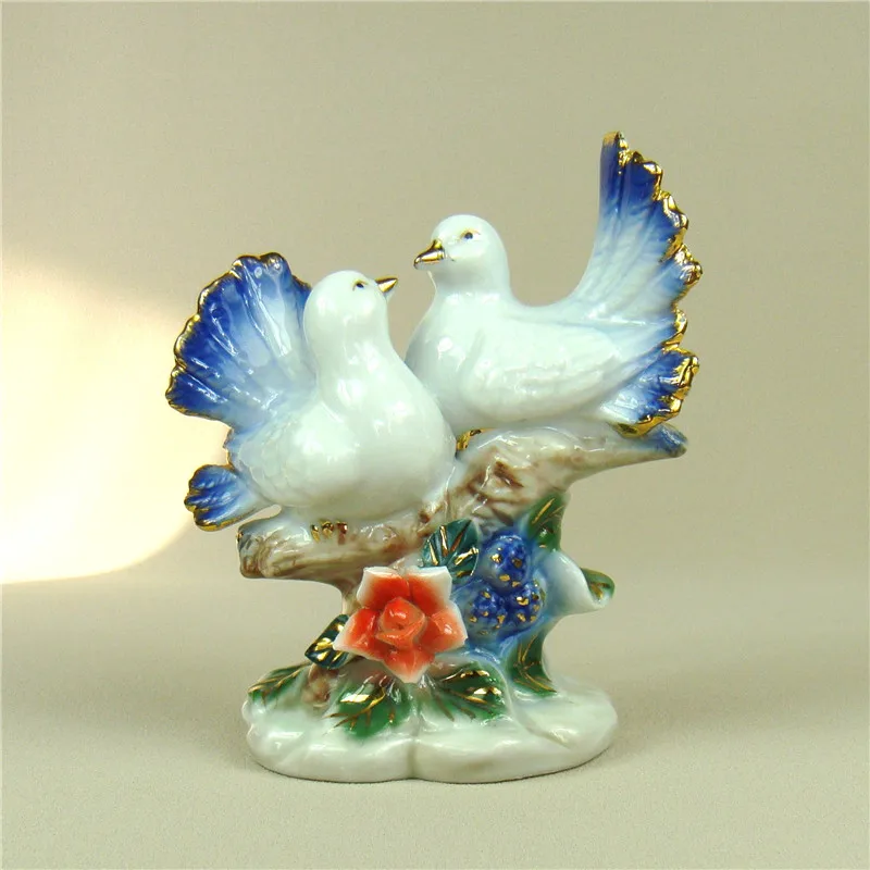 

Pastoral Porcelain Lovers Bird Figurine Ceramic Pigeon Couple Miniature Decor Gift and Craft Ornament Accessories Furnishing
