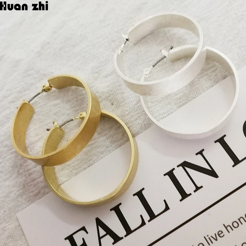

HUANZHI 2019 Vintage Simple Matte Metal Gold Wide Geometric Thick Round Circle Hoop Earrings for Women Girl Party Gift 3cm