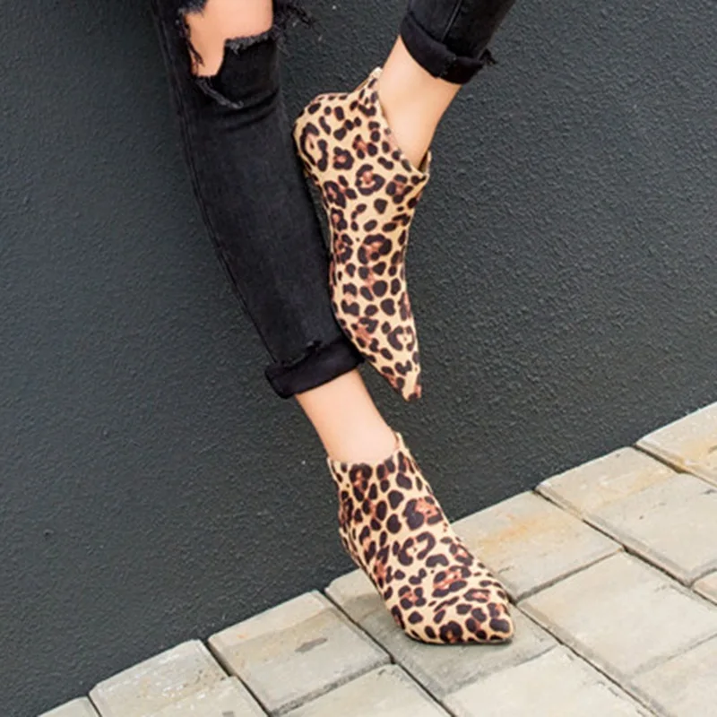 Женская обувь; модные летние шлепанцы на среднем каблуке с леопардовым принтом; женская обувь с острым носком; женские сандалии для вечеринок