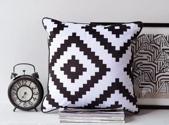 coussin deco blanc et noir