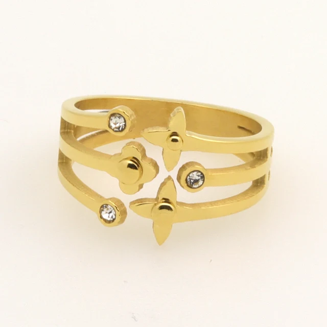 Фото женское кольцо из нержавеющей стали золотистое с кристаллами