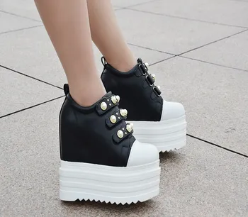 

Thick-bottomed white shoes 2019 Spring and Autumn new pine cake Korean version of Baishou Street beat increased women's shoes