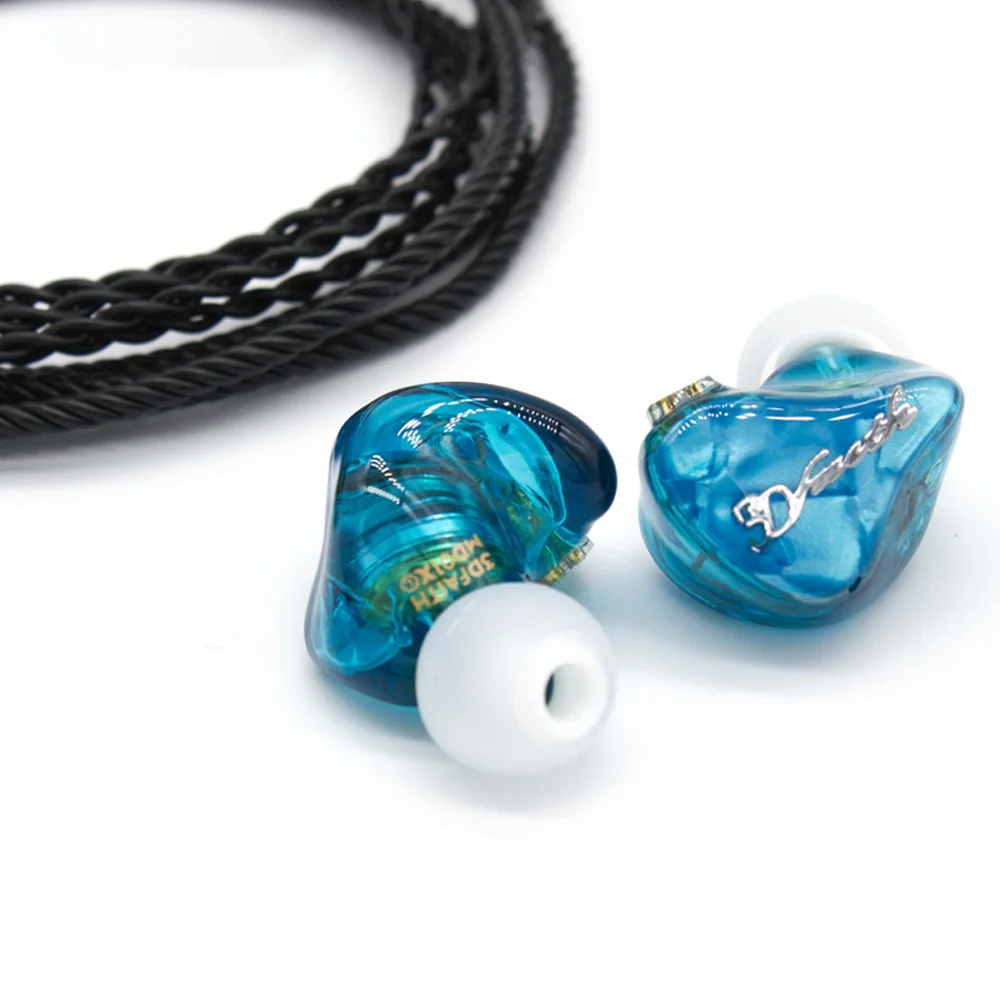 10204982307_223680560