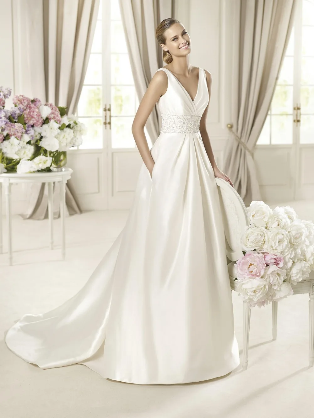 2016 New Arrival A line Satin Elegant Wedding dress V Neck