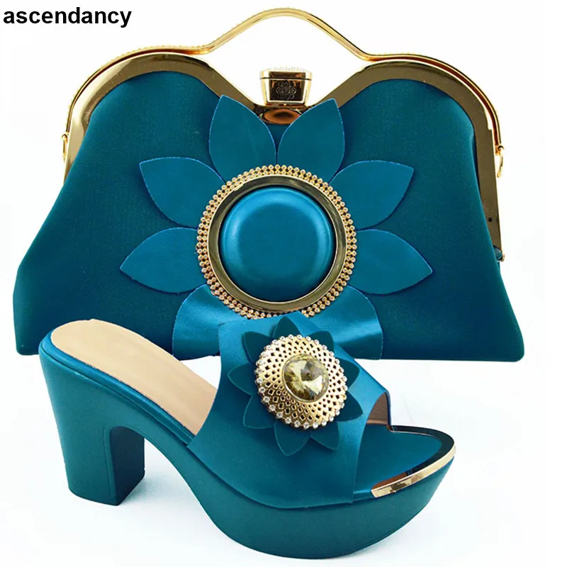 Nieuwe Mode Schoen en Tas Italiaans Design Set Afrikaanse Bruiloft Pompen met Purse Versierd met Strass Schoenen Vrouw Hoge Hak Nieuwe Mode Schoen en Tas Italiaans Design Set Afrikaanse Bruiloft Pompen met Purse Versierd met Strass Schoenen Vrouw Hoge Hak