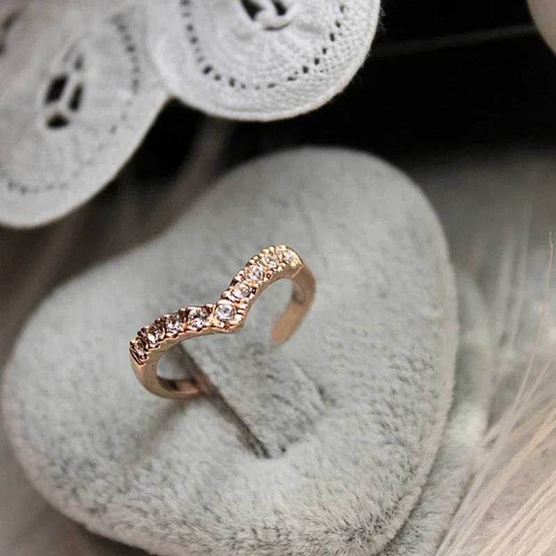 

Flash Deals Classic V-shaped Design Crystal Inlaid Little Finger Ring Gold Color Tail Ring Korea Jewelry 6C3012