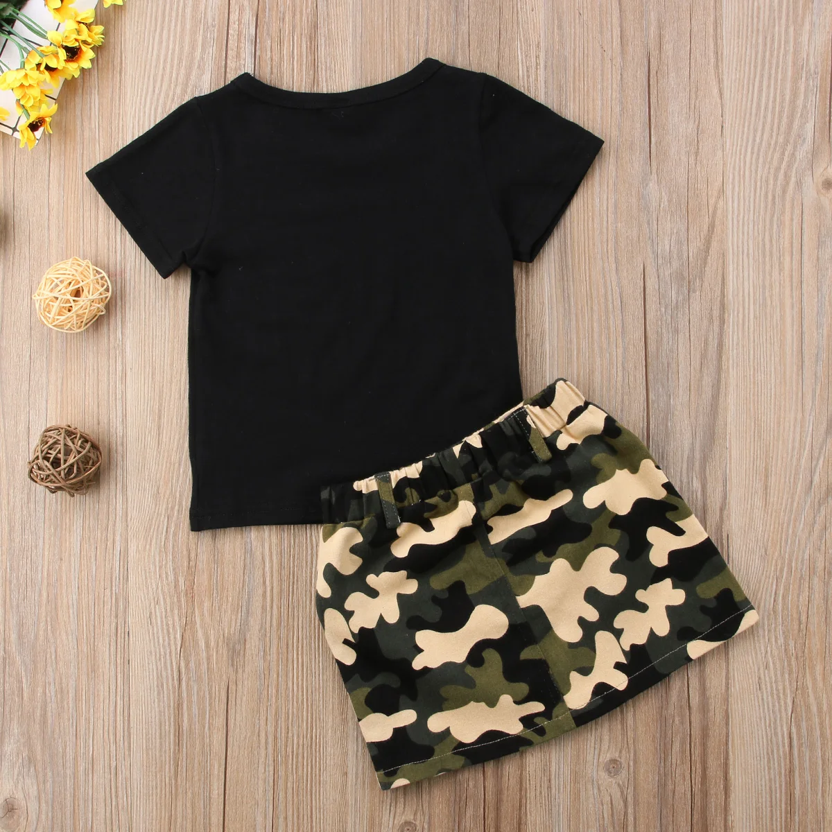 Летний комплект одежды из 2 предметов для маленьких девочек Черная футболка с короткими рукавами и камуфляжные Юбки Комплекты из 2 предметов