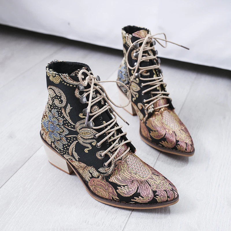 Fashion large size women's shoes national wind pattern thick with pointed middle boots 2019 autumn and winter new women's casual