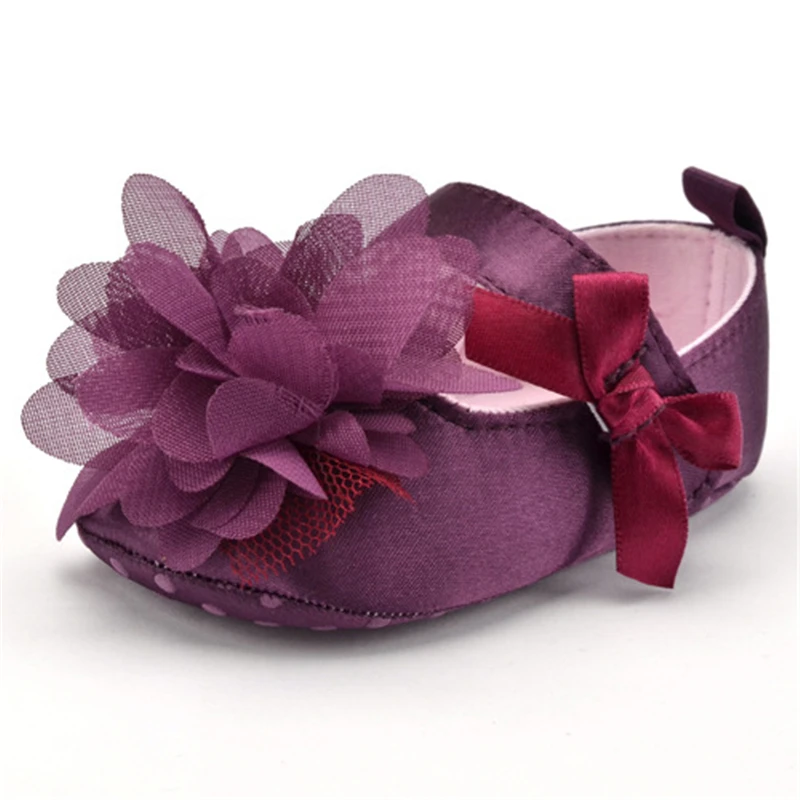 Новейшая модель; милая детская обувь с большим цветком; мягкая подошва для детей девочек малышей; обувь для новорожденных; мокасины для малышей