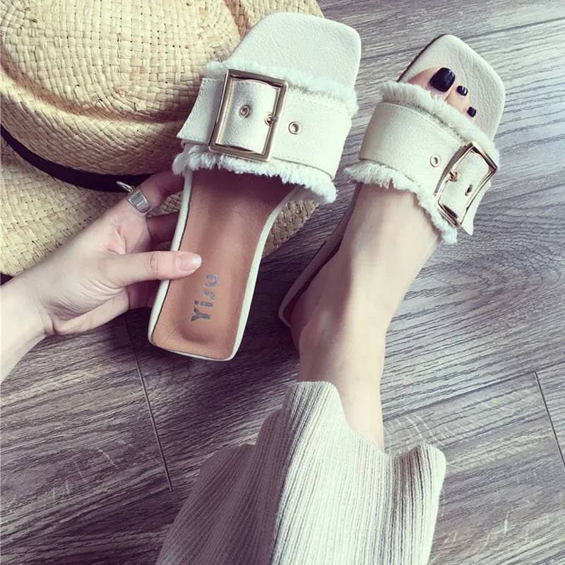 

2018 New Flat Slippers Fashion Square Metal Casual Slippers Beach.