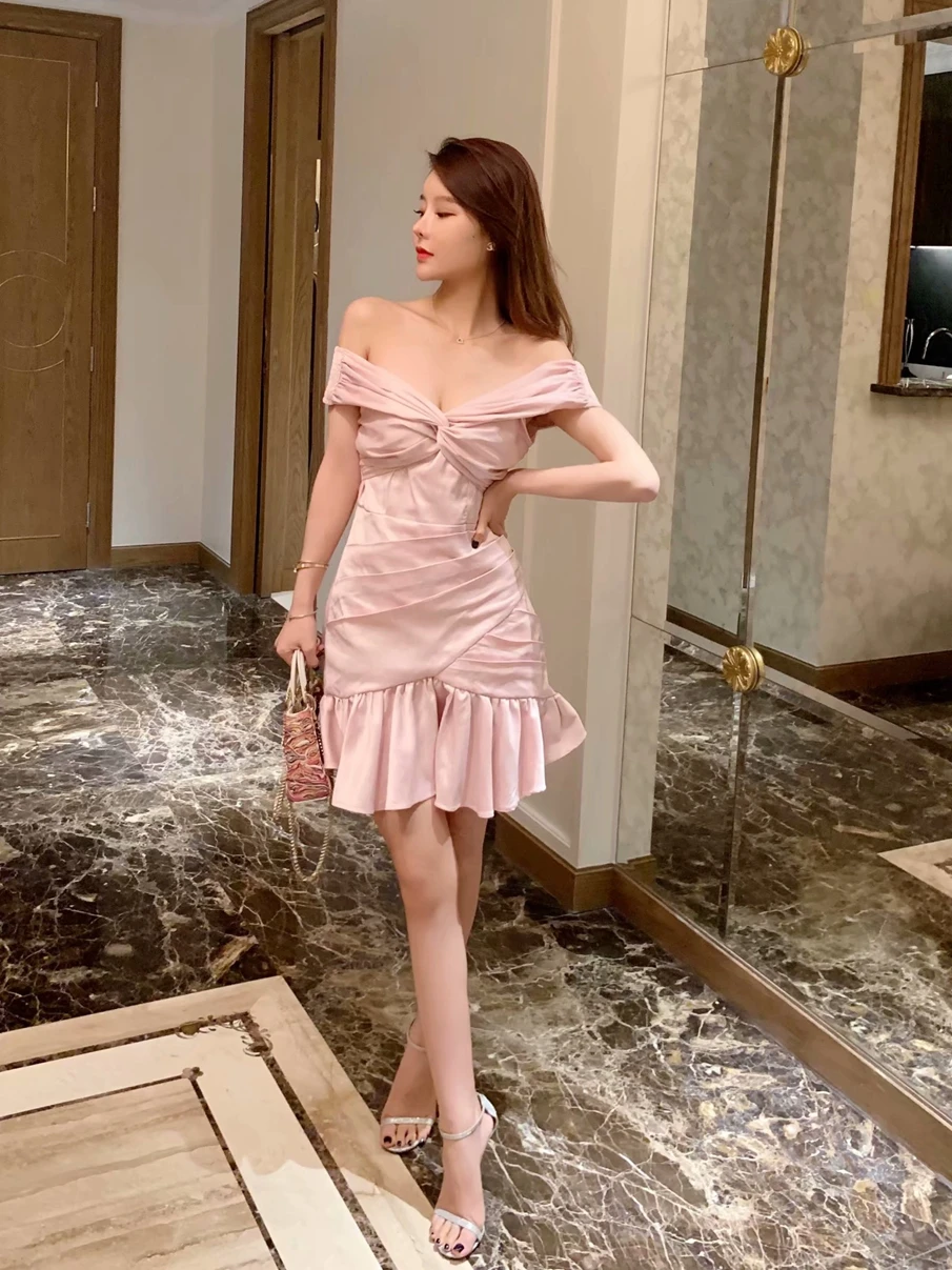 

New 2019 All dress design feels a word shoulder strapless dress summer show thin plait falbala package hip