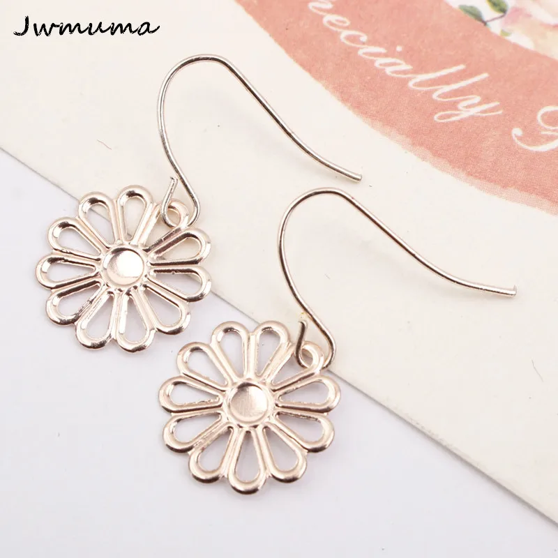 

New Korean version Plum blossom earring Women's minimalist round temperament earrings Metal alloy jewelry accessories